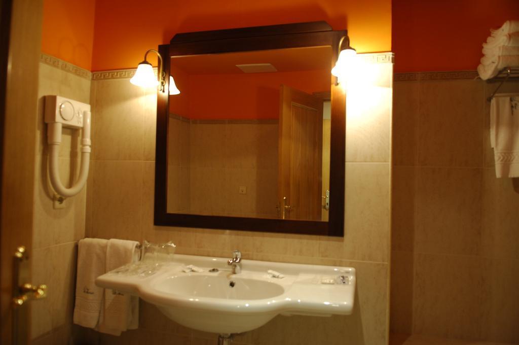 Hotel Abeiras Эль-Грове Экстерьер фото