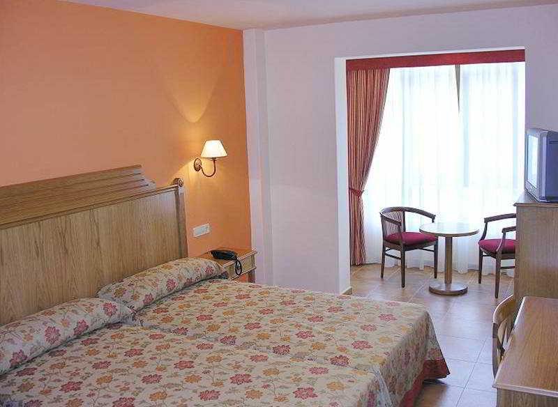 Hotel Abeiras Эль-Грове Номер фото