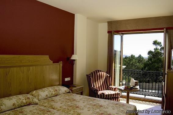Hotel Abeiras Эль-Грове Номер фото