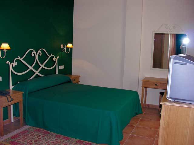 Hotel Abeiras Эль-Грове Номер фото